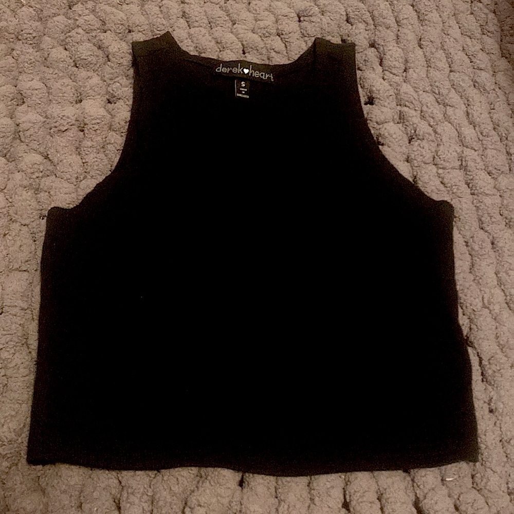 Cropped black tank top